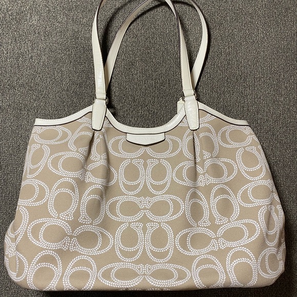 Coach Handbags - Coach tote